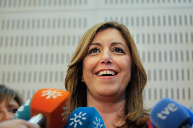 Susana Díaz, este martes, atendiendo a los periodistas