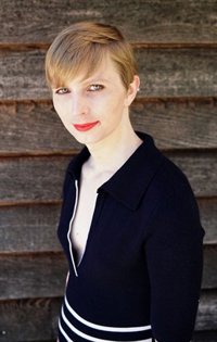 Chelsea Manning difunde su primera imagen en libertad