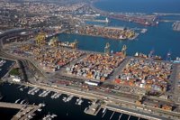 La actividad en el Puerto de València cae un 30% por la baja productividad de la estiba