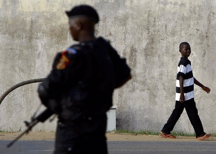 Agente de la Policía de Angola