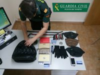 Detenido un hombre en Tomiño por hurtar un bolso en el interior de un vehículo