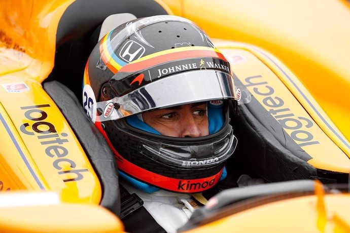 Alonso (McLaren) entrenando la Indy