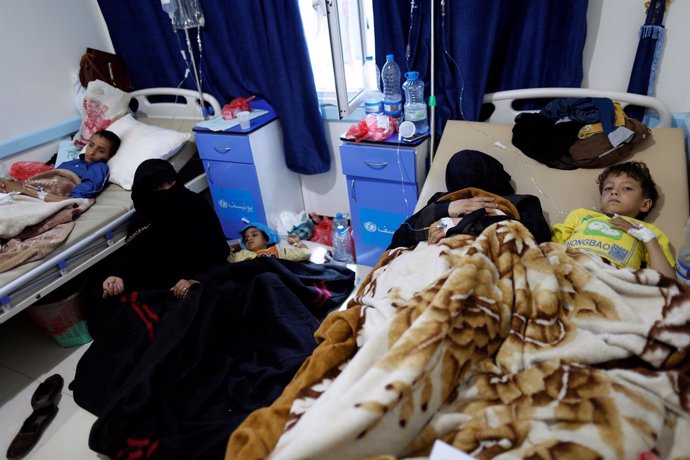 Enfermos de cólera en un hospital en Saná
