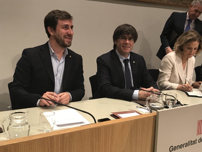 A.Comín, C.Puigdemont i la vicepta.de la Fund.Amancio Ortega F.Pérez