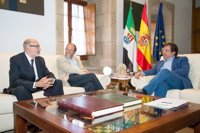 Fernández Vara recibe al Fundador y director del Instituto Elijah para el Diálogo Interreligioso