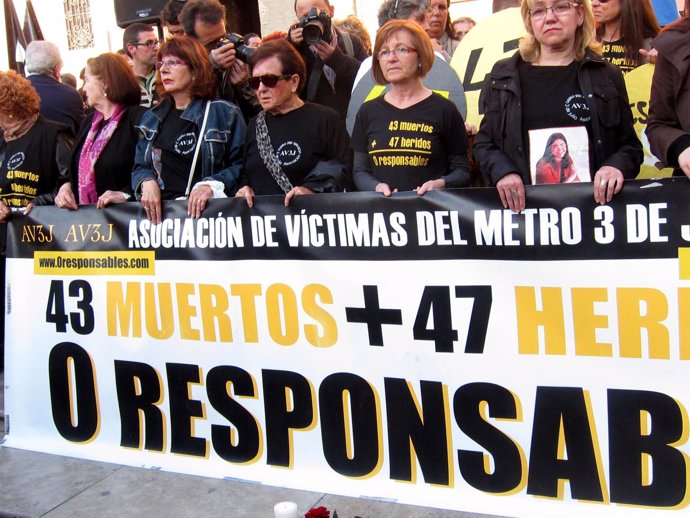 Concentración Asociación Víctimas del Metro 3 de Julio de Valencia