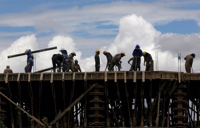 Obreros trabajando en una construcción en La Paz, Bolivia