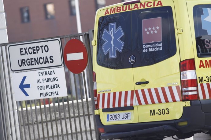 Cartel de Urgencias, ambulancia, ambulancias del SUMMA 112