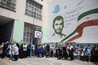 Alta participación y ausencia de incidentes a pocas horas del cierre de las urnas en Irán