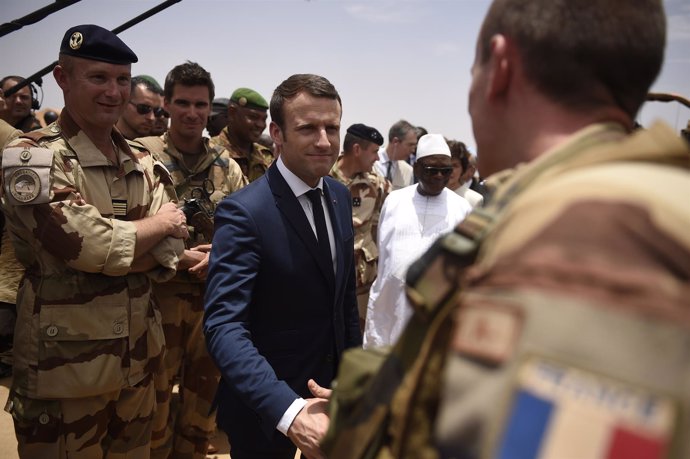 Emmanuel Macron visita a las tropas en Malí