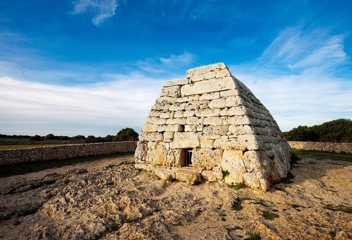 Naveta dels Tudons en Menorca