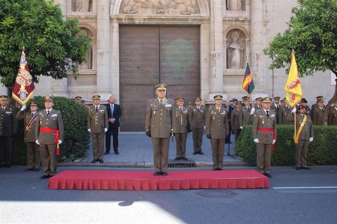 Gan (izq) en el acto de toma de posesión
