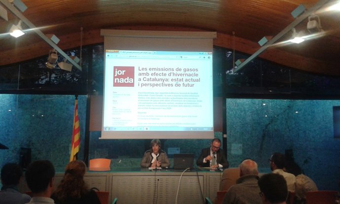 La dtora.de Qualitat Ambiental, M.Rius, en una jornada sobre emissions de gasos
