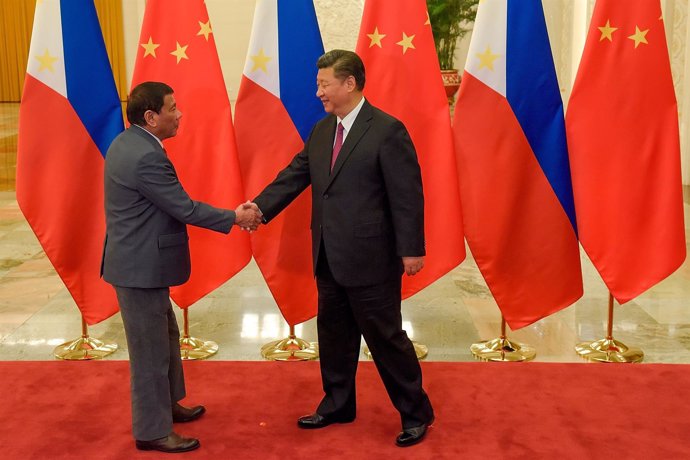 El presidente de China, Xi Jinping, y el presidente filipino, Rodrigo Duterte