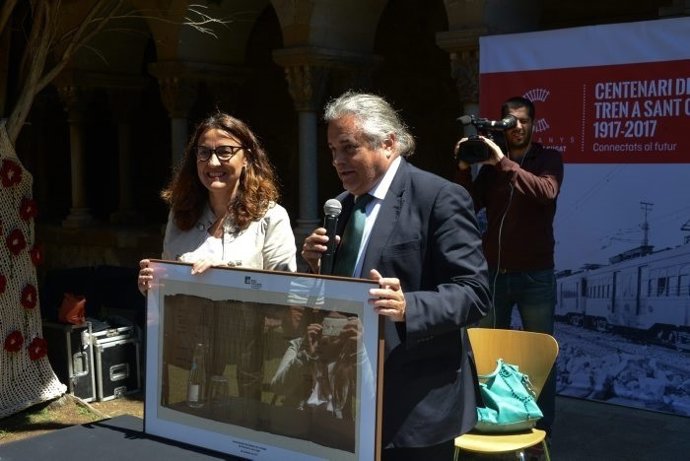 La alcaldesa de St.Cugat M.Conesa y el pte. De FGC E.Ticó