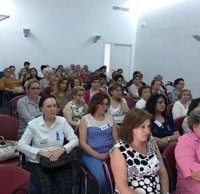 Sanitarios del Área Sur participan en una mesa redonda sobre fibromialgia en Aguilar de la Frontera (Córdoba)