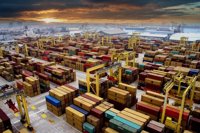 Valenciaport pierde 2 millones de euros y 10.000 contenedores por la baja actividad de la estiba que cae un 30%