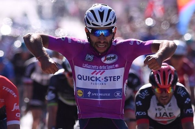 Fernando Gaviria gana su cuarta etepa en el Giro