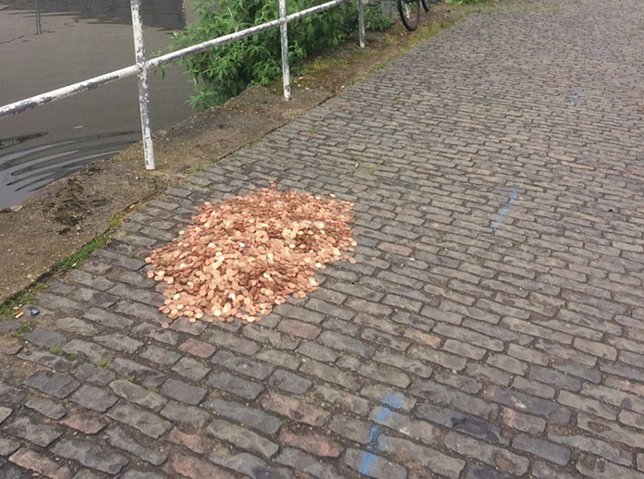 Qué harías si te encontraras por la calle 15.000 monedas de dos céntimos