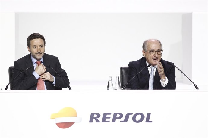 Antonio Brufau i Josu Jon Imaz en la Junta d'Accionistes de Repsol