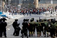 Manifestantes palestinos y militares israelíes se enfrentan en Cisjordania