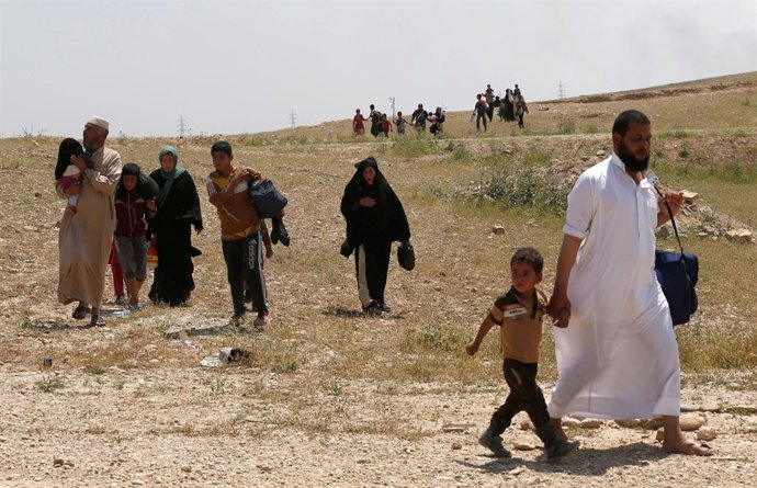 Iraquíes desplazados por la ofensiva sobre Mosul