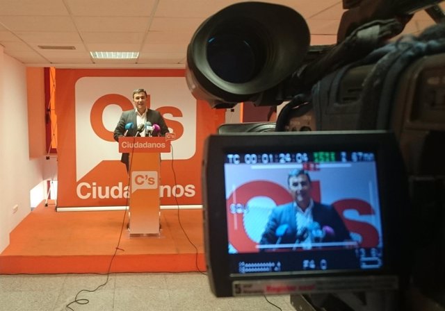 Carlos hernandez white Cs Málaga parlamentario junta andaluz naranja