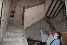 El alcalde de Arganda y la edil de Cultura durante una visita a la iglesia