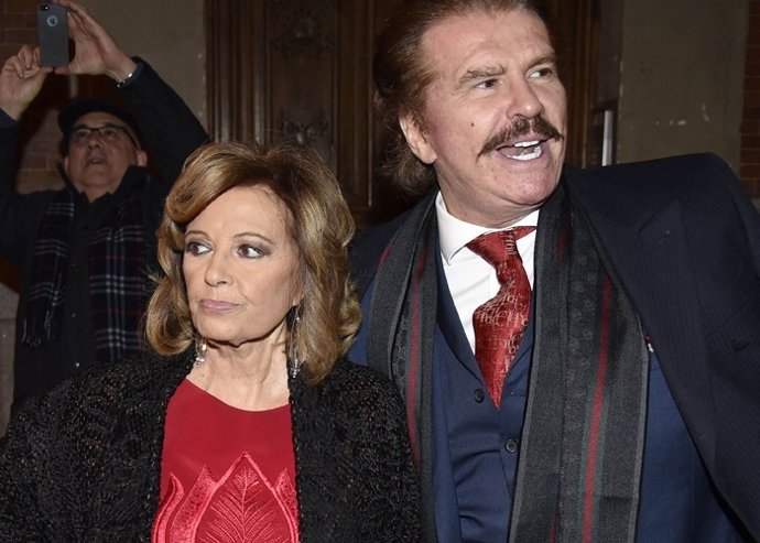 Maximilano, hijo de Bigote Arrocet, visita a María Teresa Campos en el hospital