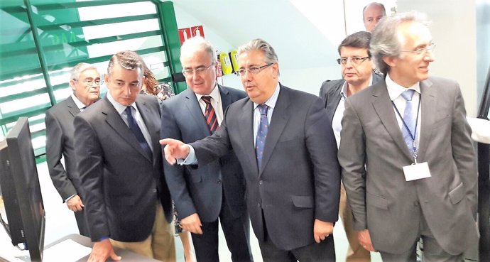 El ministro de Interior, Juan Ignacio Zoido, visita la prisión de El Acebuche