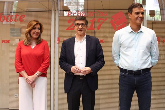 Pedro Sánchez, Susana Díaz y Patxi López antes del incio del debate del PSOE