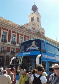 El 'Tramabús' de Podemos cierra su ruta en Sol con Cifuentes como "invitada especial"