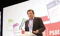 Javier Fernández votará en Gijón y se desplazará a Madrid para seguir los resultados de las primarias socialistas