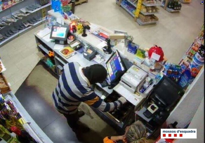 Atracament a una gasolinera