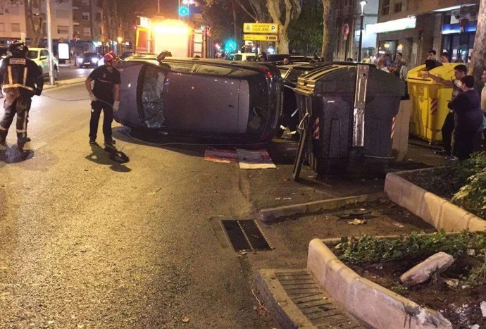 La Policía Local interviene en un accidente de tráfico con conductora atrapada