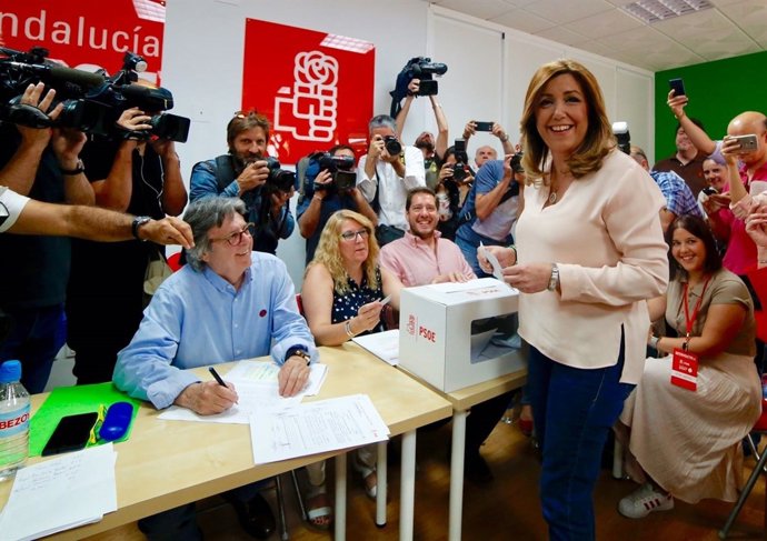 Susana Díaz vota en les primàries del PSOE