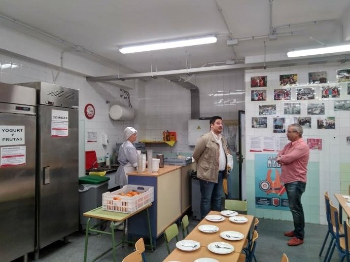 Visita de José Luis García (PP) al CEIP Santa Clara de Sevilla
