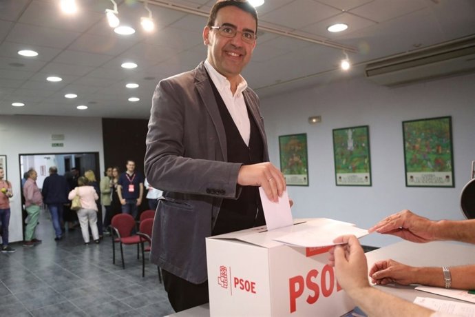 Marío Jiménez vota en la primàries del PSOE