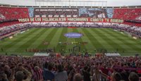 El Atlético despide el Calderón con un sentido homenaje junto a todos sus títulos y leyendas