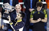 Djokovic anuncia que trabajará con André Agassi para defender su título de Roland Garros