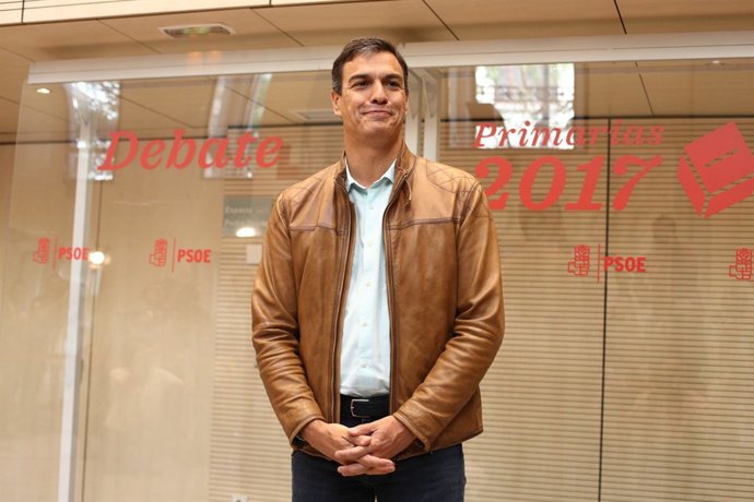 Pedro Sánchez a la seva arribada al debat del PSOE a Ferraz