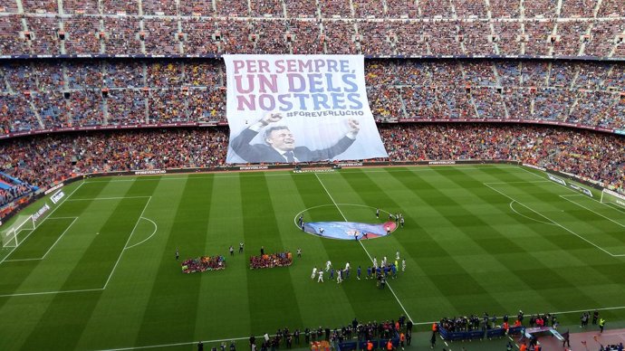 'Per Sempre, Un Dels Nostres', El Camp Nou Despide A Luis Enrique Con Una Pancar