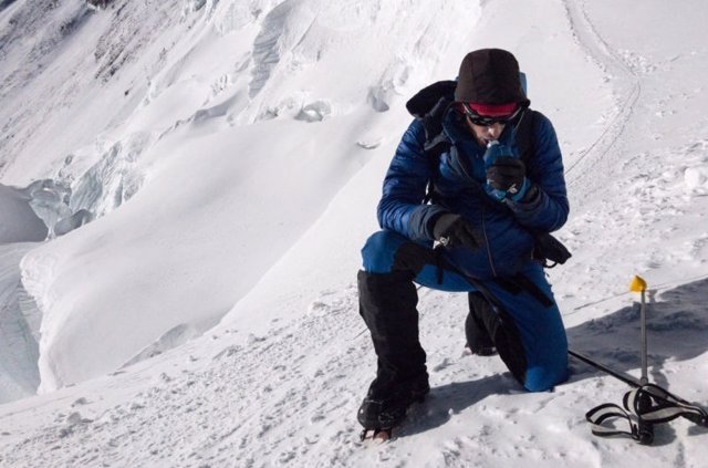 Kilian Jornet culmina su ascensión al Everest