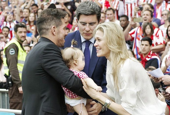 SIMEONE Y CARLA PEREYRA