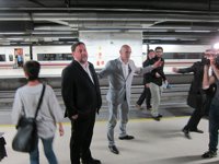 Oriol Junqueras y Raül Romeva ponen rumbo a Madrid en AVE acompañados de miembros de JxSí