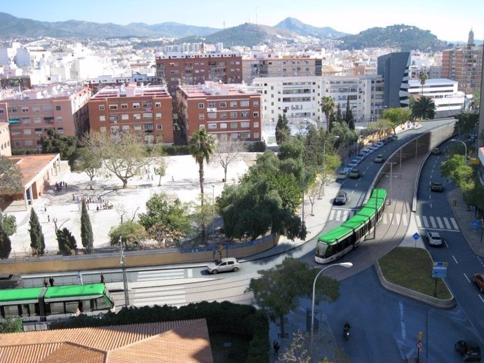 Metro en superficie hacia el Hospital Civil Eugenio Gross y Blas de Lezo