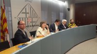 Barcelona impulsa un documento de vecindad para evitar que inmigrantes irregulares vayan al CIE