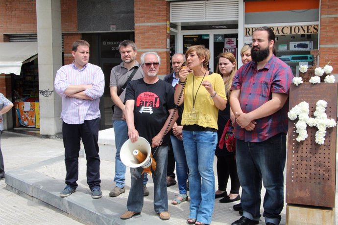 La alcaldesa de Montcada i Reixac, Laura Campos, en la concentración