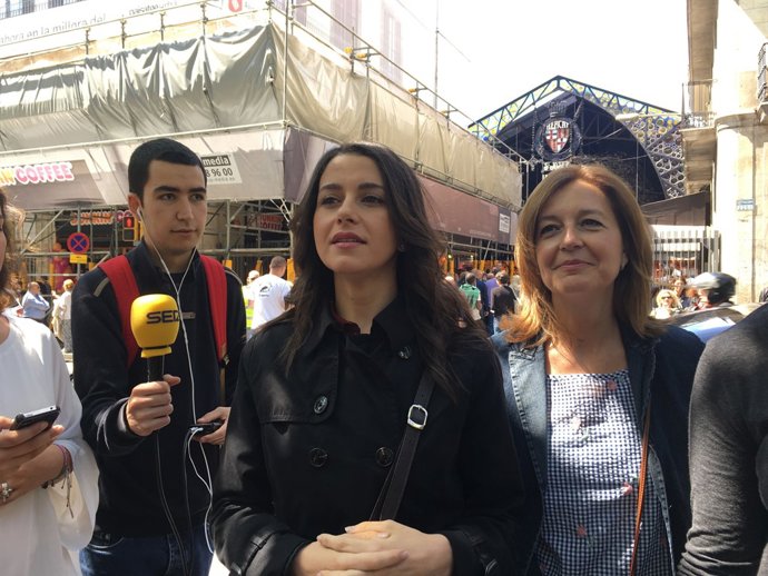 La líder de Cs a Catalunya,  Inés Arrimadas, al costat de Carina Mejías.