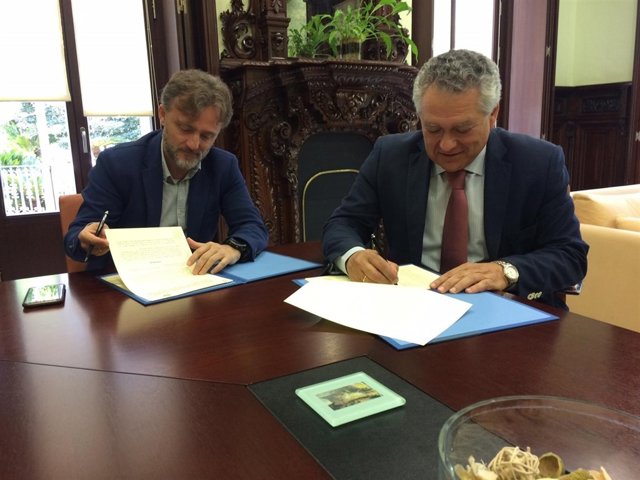 Firma del convenio para un tránsito rociero ordenado por Doñana